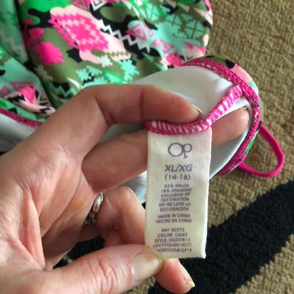 Girls swimsuit - Picture 3 of 3